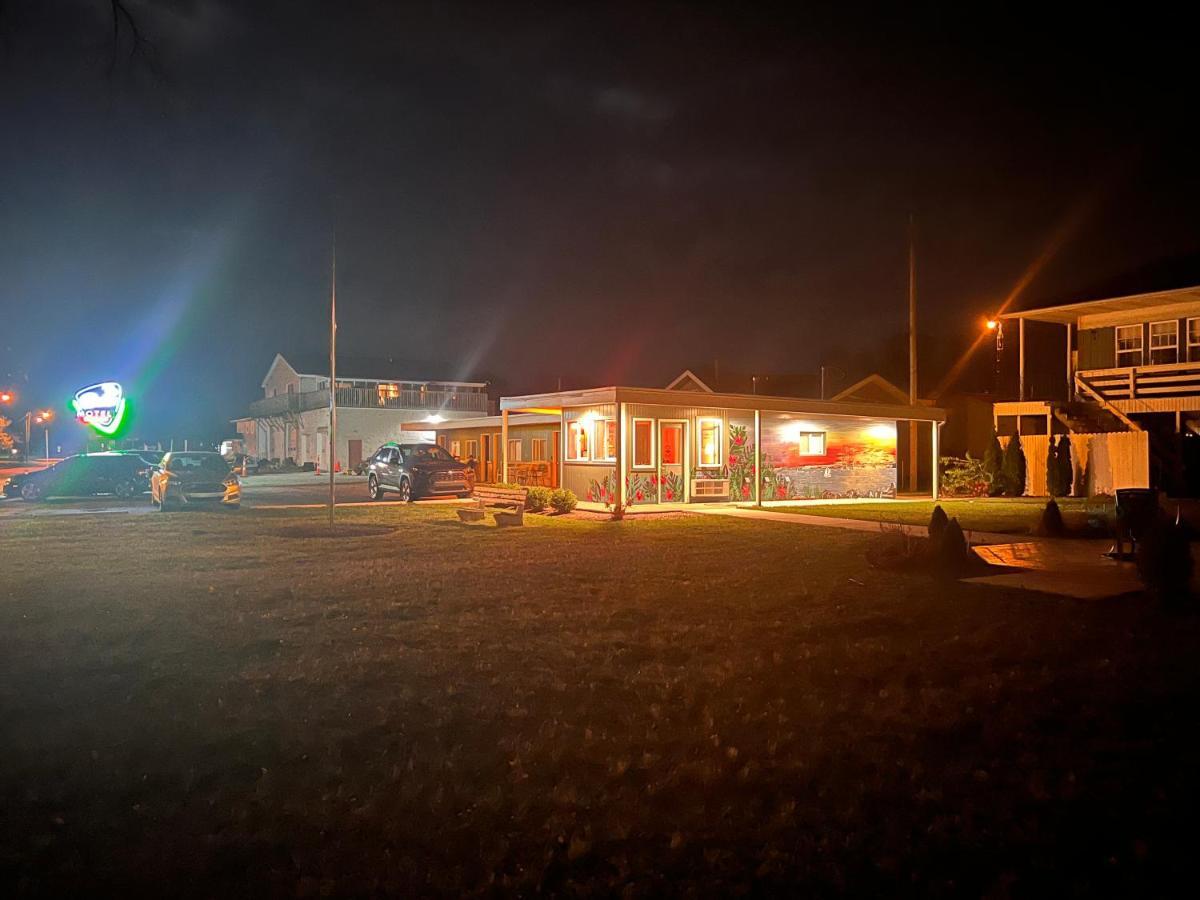 The Cedar Motel แซนดัสกี ภายนอก รูปภาพ